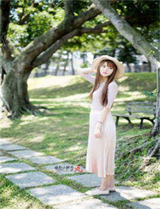 《风骚诱惑-玩50岁四川熟女大白屁股直播》